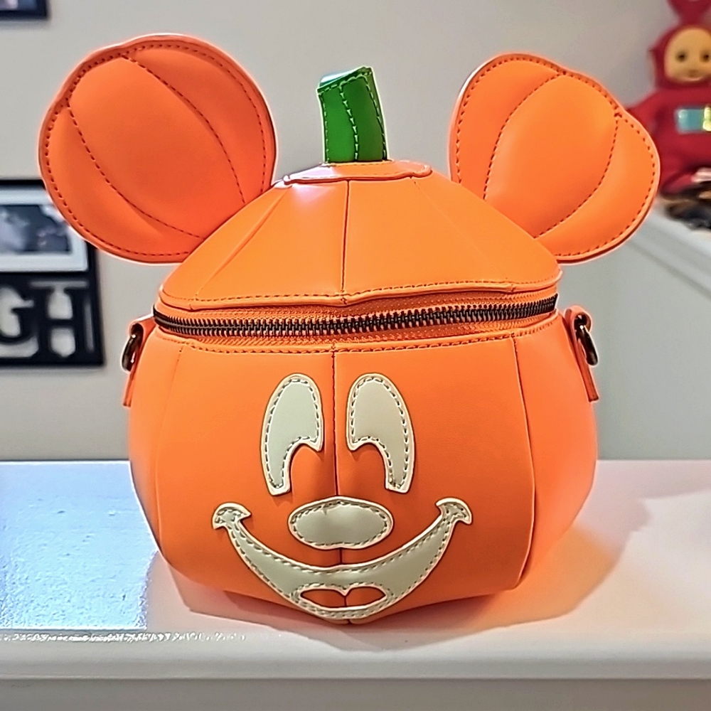NEXY DAY SHIP!  Loungefly Disney Mickey-O-Lantern Crossbody - Picture 7 of 9